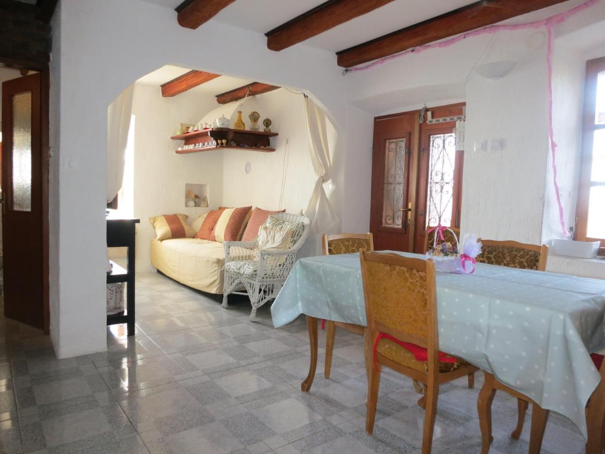 Ustrine View Villa Exterior photo